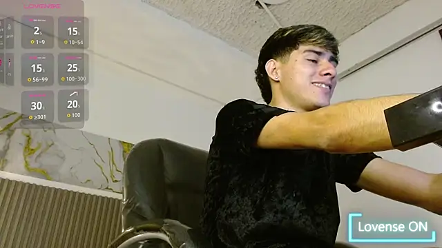 Dyla_n18 live sex cam