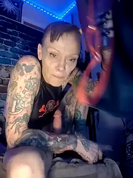 MommyMisfit live sex cam