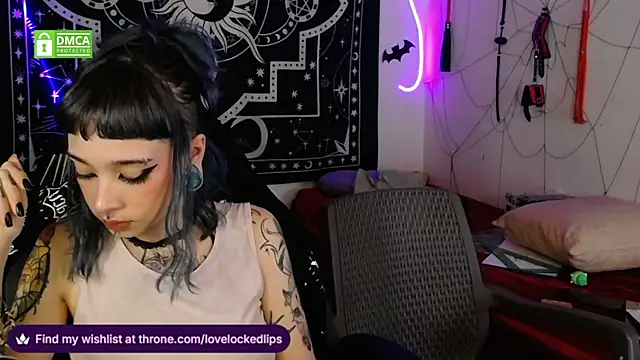 lovelockedlips live sex cam
