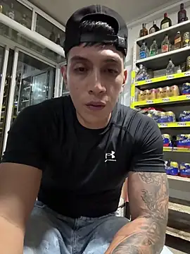 OliverWest04 live sex cam