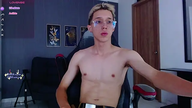 skinny_bigcock02 live sex cam