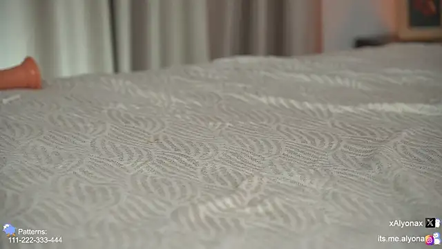 Alyonaqueen_ live sex cam