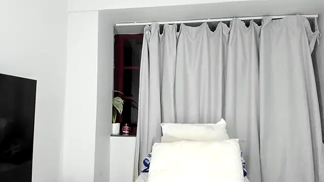 ConnieSmall24 live sex cam