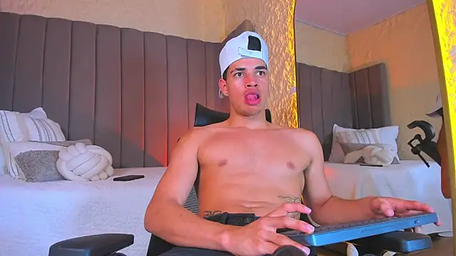 Benjamin_More live sex cam