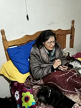 LaInsaciableIntensa live sex cam