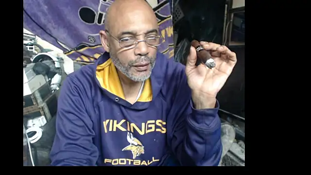 A_CIGAR_MAN live sex cam