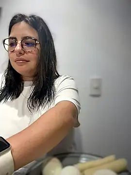 sukhakunis1 live sex cam