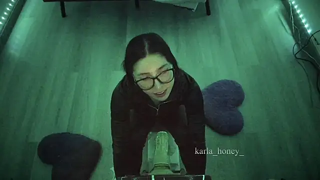 Spit_queen live sex cam