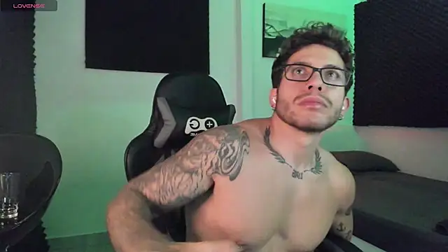 LucianSinclair live sex cam