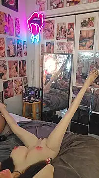 luvs2cumm69 live sex cam