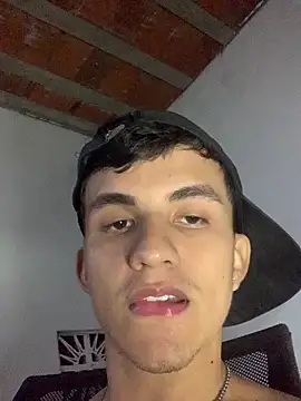 gabrielzinnnn085 live sex cam