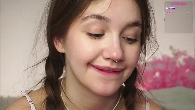 AmiLewis live sex cam