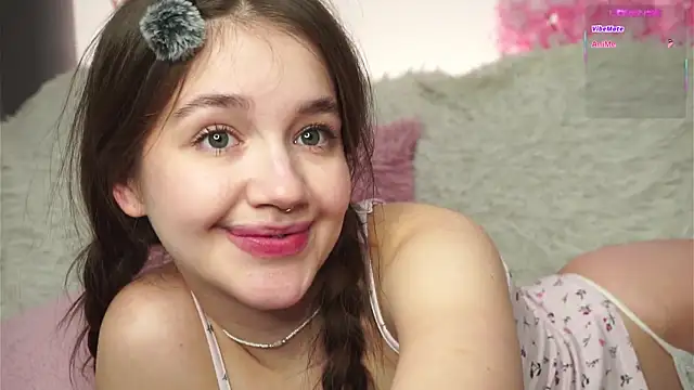 AmiLewis live sex cam