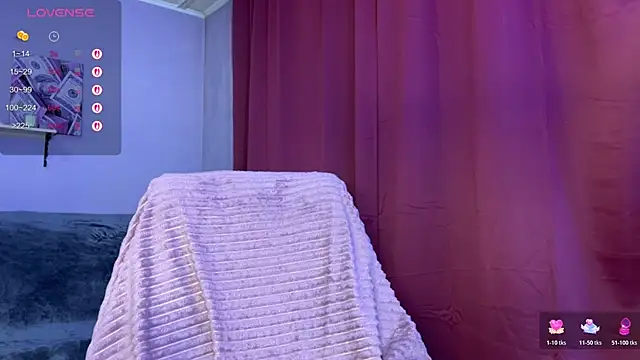 XtraHotX live sex cam