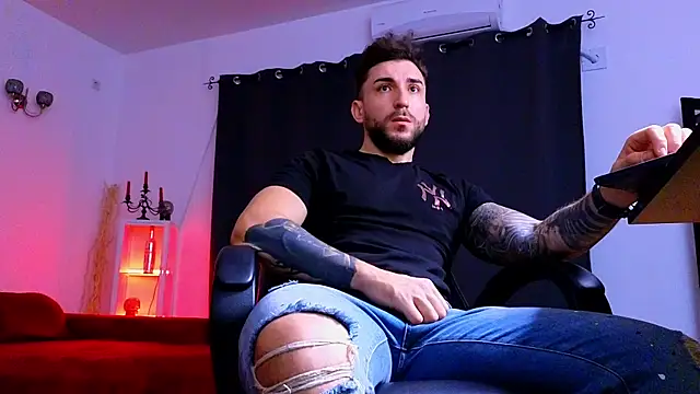 MightyAaron66 live sex cam