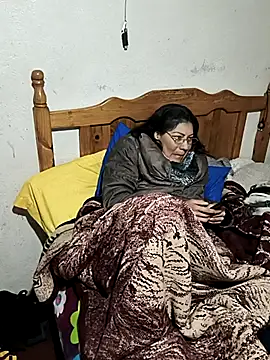 LaInsaciableIntensa live sex cam