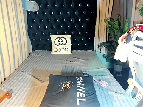 ClassyTemptressX live sex cam