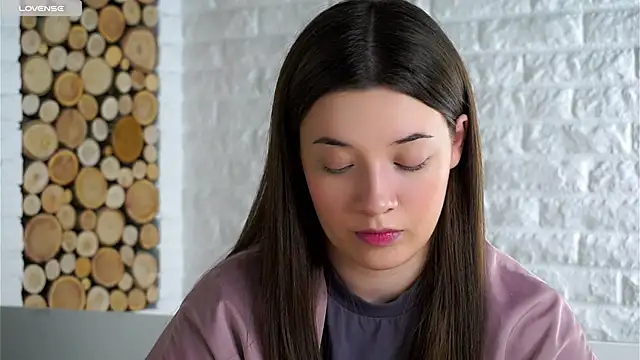 LowOncoming live sex cam