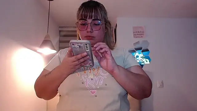 YiniBelle live sex cam