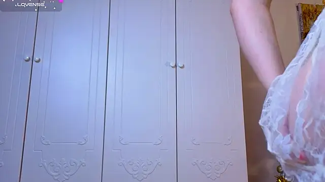 oliviabr0wn0 live sex cam