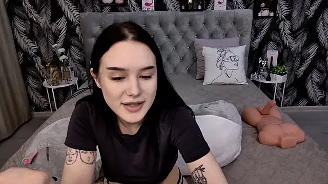 CarolineTenders live sex cam