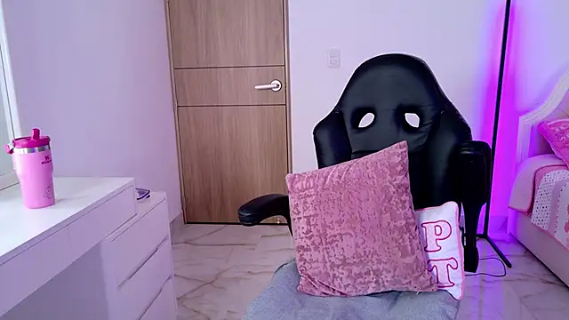 MissBecka_ live sex cam