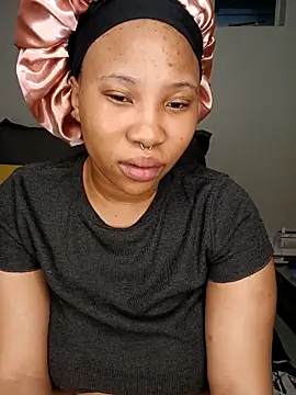 DrippinCaramelCutie live sex cam