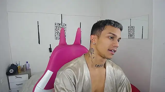 Leonard_Price live sex cam