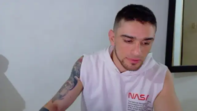Sexy_Alejandro_ live sex cam