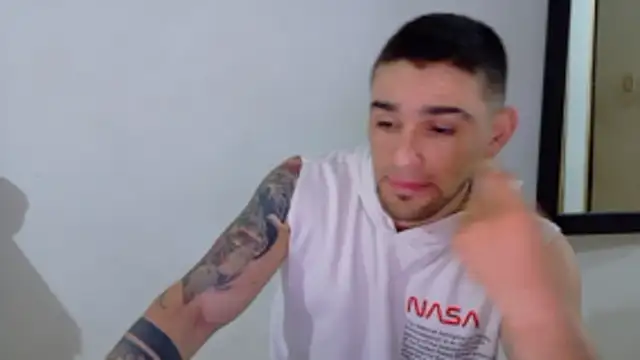 Sexy_Alejandro_ live sex cam