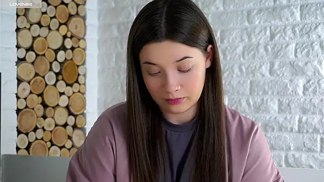 LowOncoming live sex cam