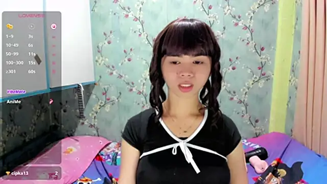 UrHotSexyShine live sex cam