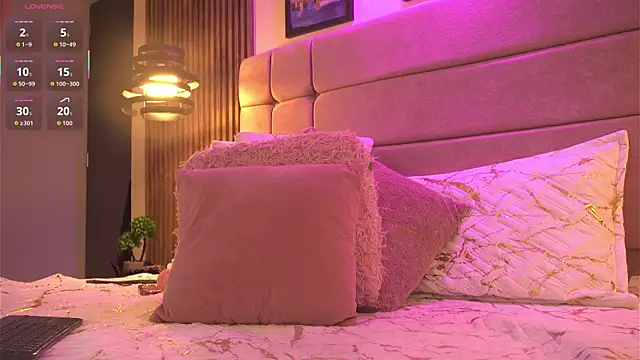 Chloe_Cherry21 live sex cam