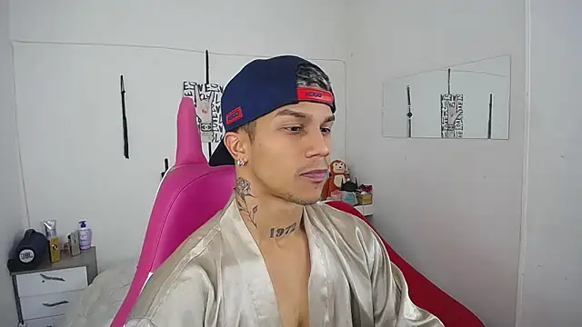 Leonard_Price live sex cam