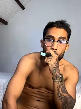 TU-MORENOO live sex cam