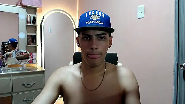 TenderBoyBigCock_ live sex cam