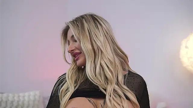 AvaShayy live sex cam