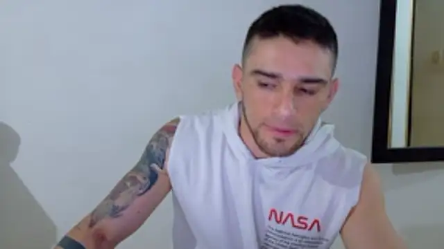 Sexy_Alejandro_ live sex cam