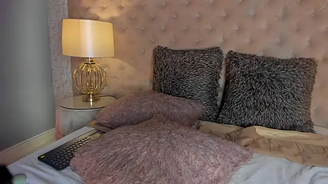 AlannaBlakes live sex cam