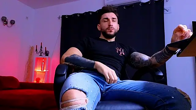 MightyAaron66 live sex cam