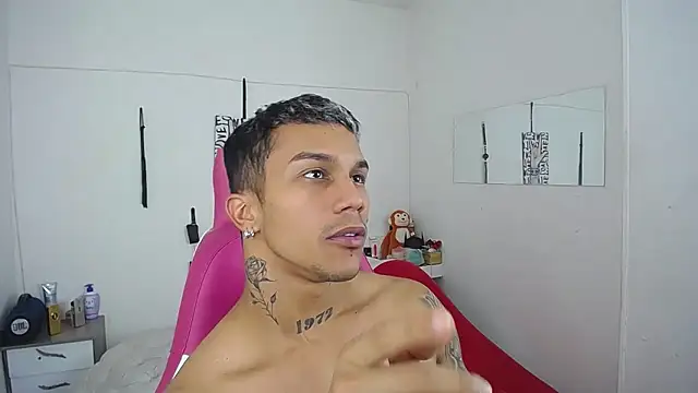 Leonard_Price live sex cam