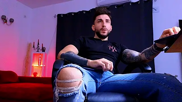MightyAaron66 live sex cam