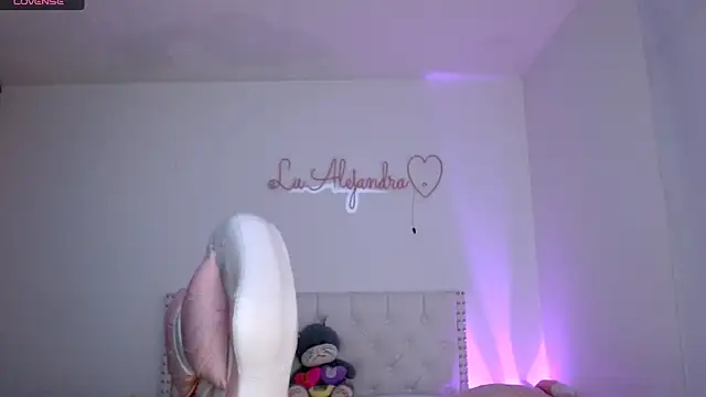 alee_lenoxx live sex cam