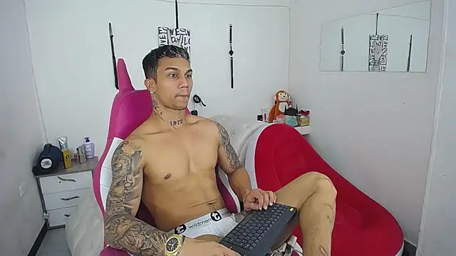 Leonard_Price live sex cam