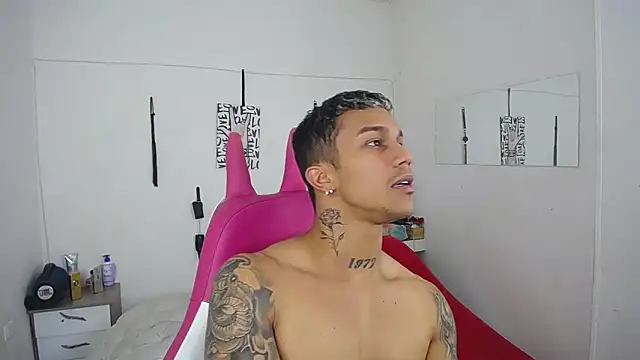 Leonard_Price live sex cam