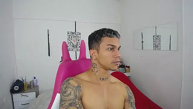 Leonard_Price live sex cam