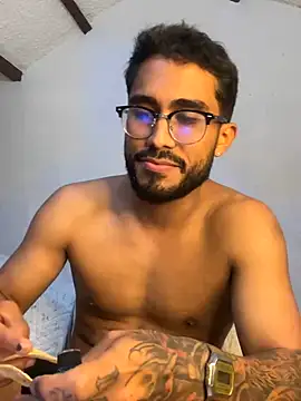 TU-MORENOO live sex cam