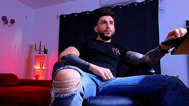 MightyAaron66 live sex cam