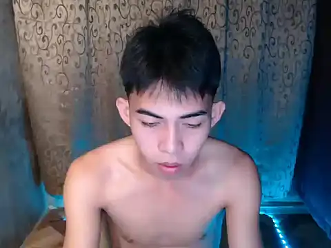 Urhotsilverboy live sex cam