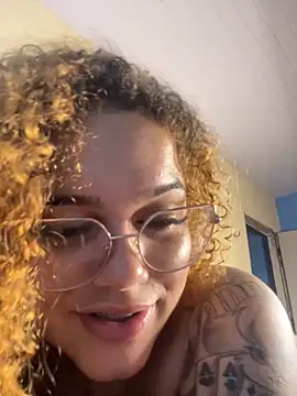 Lolacavalona live sex cam
